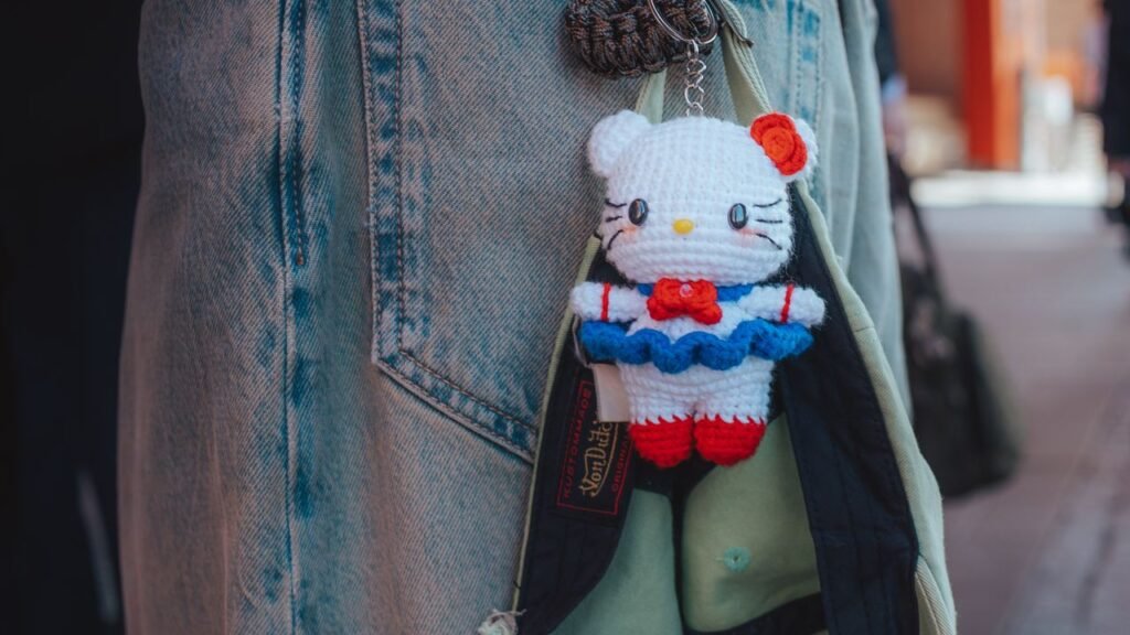 The Hip New Thing in Street Style? It’s Hanging from Your Waist The Hip New Thing in Street Style? It’s Hanging from Your Waist