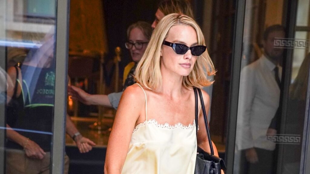 The Slip Bob Is the Slinky ’90s Cut Back on Our Radar Thanks to Margot Robbie The Slip Bob Is the Slinky ’90s Cut Back on Our Radar Thanks to Margot Robbie