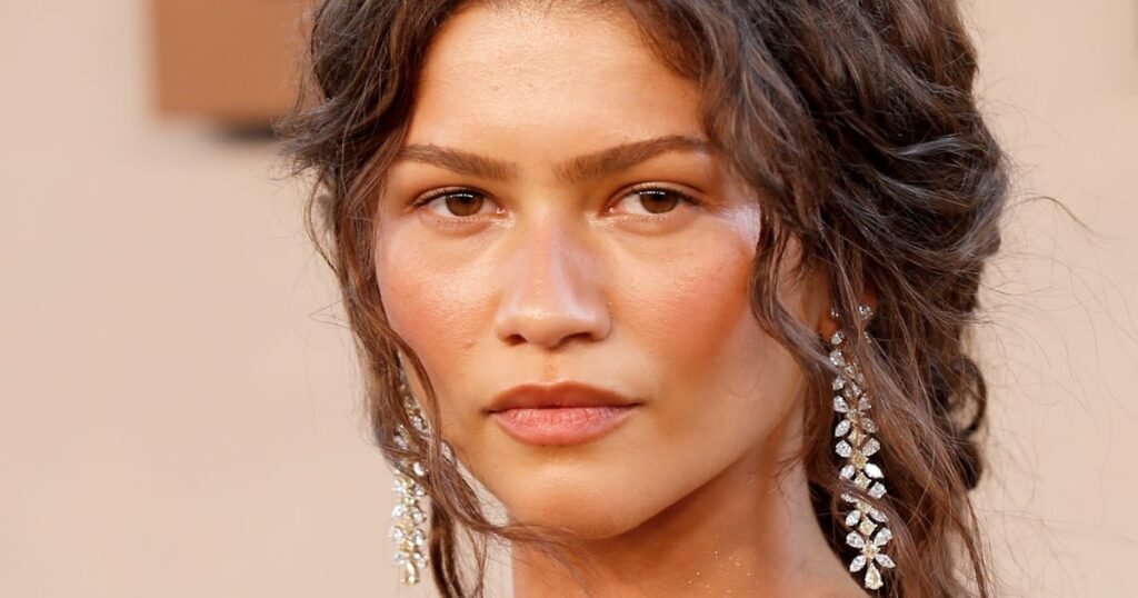 Zendaya’s Red Eyeliner Is The Perfect Subtle Nod to Spider-Man Zendaya’s Red Eyeliner Is The Perfect Subtle Nod to Spider-Man