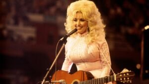 15 Charming Dolly Parton Quotes on Life, Love, and Everything In Between