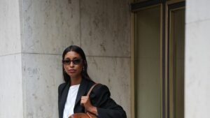 5 Easy Drop-Off and Pick-Up Outfit Ideas for Busy Moms 2026 5 Easy Drop-Off and Pick-Up Outfit Ideas for Busy Moms 2026