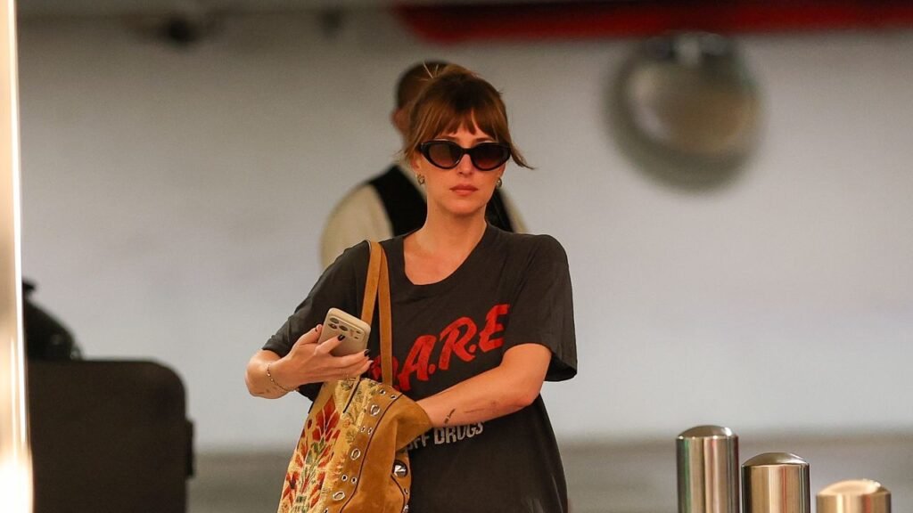 Dakota Johnson Wears an Old Favorite Slogan Shirt for a New Era Dakota Johnson Wears an Old Favorite Slogan Shirt for a New Era