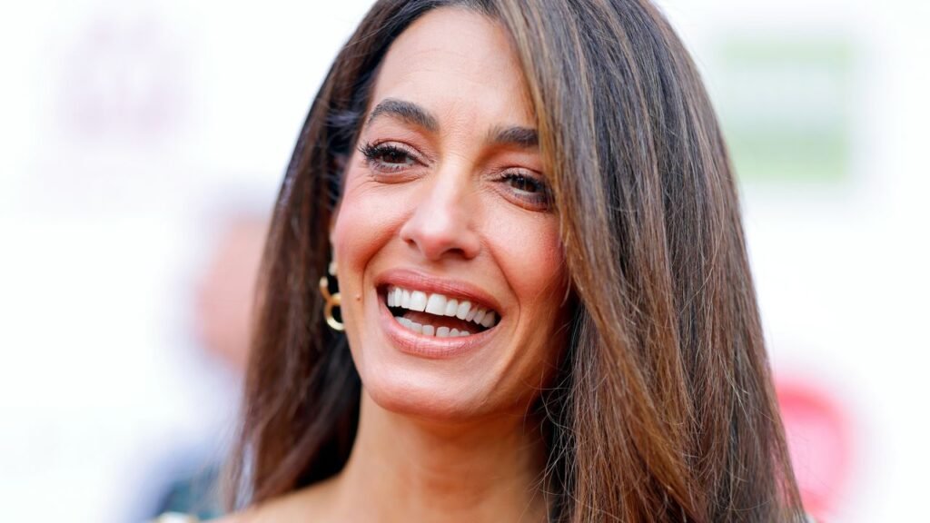 Golden Hour Brunette Is Summer 2026’s Glossiest Hair Color Trend Golden Hour Brunette Is Summer 2026’s Glossiest Hair Color Trend