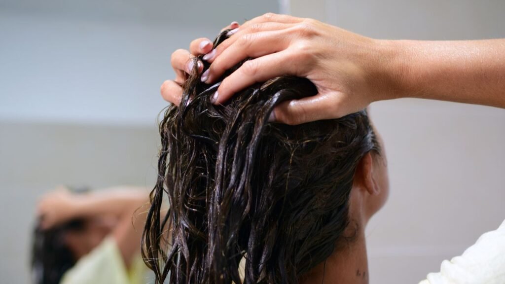 How to Apply A Hair Mask for Your Healthiest Hair, According to Experts