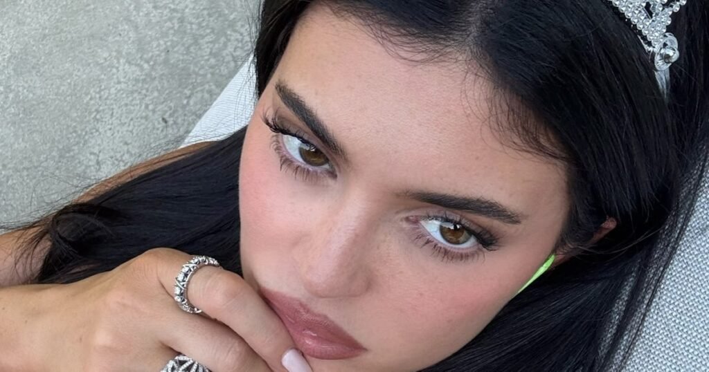 Kylie Jenner’s “Crystal Candy” Manicure Is A Bedazzled Dream