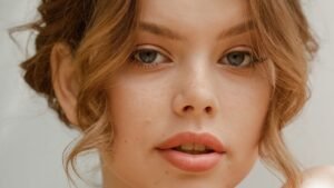 Peptides vs Retinol: Which Is Better For Firmer Skin? Peptides vs Retinol: Which Is Better For Firmer Skin?