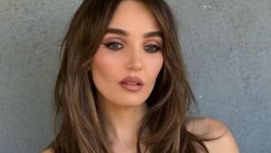 Smoked Suede Hair Is the Chic Brunette Color to Try This Fall