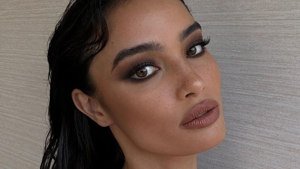 Suede Eyeshadow Is the Coziest Makeup Trend to Try This Fall