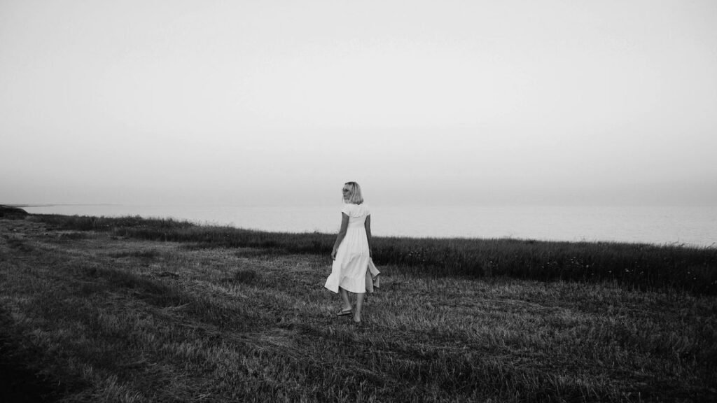 The 9 Major Benefits of Walking After Dinner