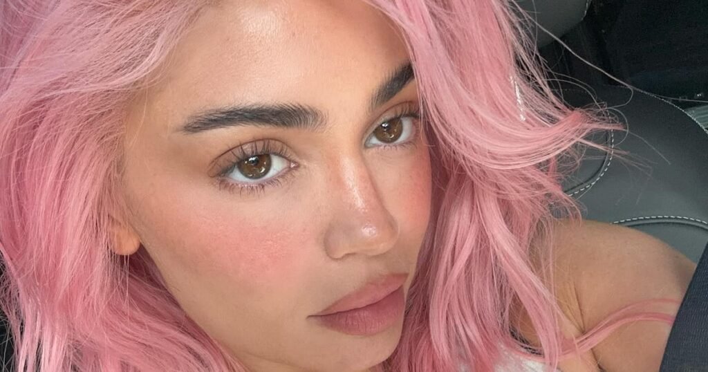 These Celebrity Pink Hair Moments Are So Iconic