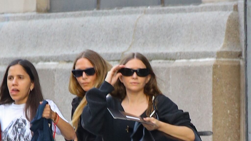 Ashley and Mary-Kate Olsen Have Different Takes on Transeasonal Style Ashley and Mary-Kate Olsen Have Different Takes on Transeasonal Style