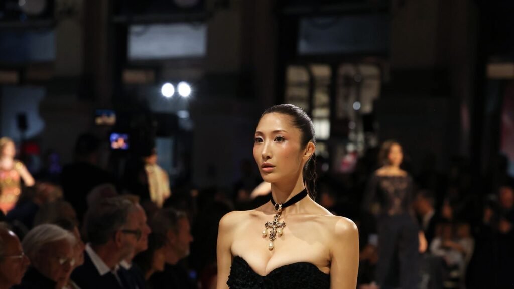 Ejae Walks Vogue World: Milan 2026 in Archival Roberto Capucci Fit for a Royal Ejae Walks Vogue World: Milan 2026 in Archival Roberto Capucci Fit for a Royal