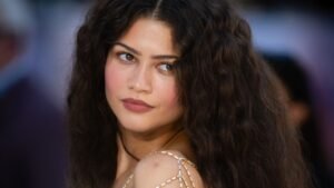 How to Apply Lipstick So It Lasts Past Your First Coffee, According to Makeup Artists How to Apply Lipstick So It Lasts Past Your First Coffee, According to Makeup Artists