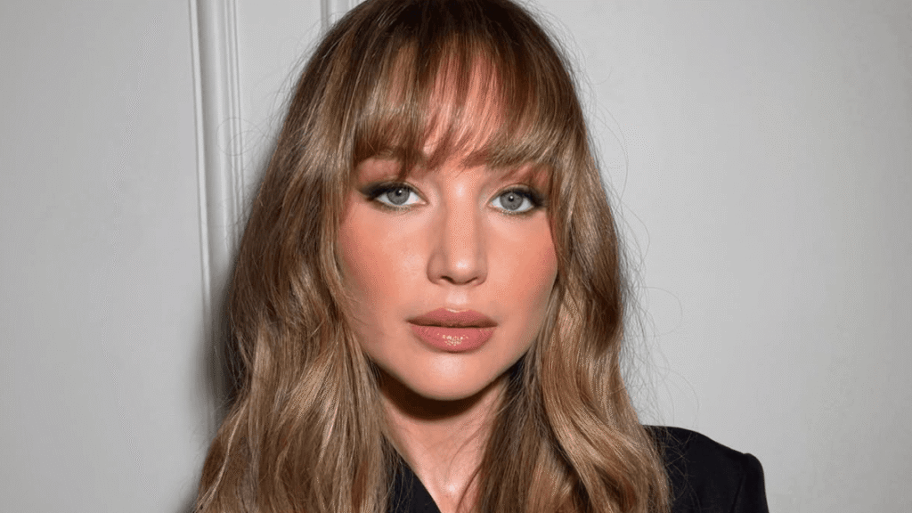 Jennifer Lawrence’s ‘Butterfly Bangs’ Are the Best of Curtain Bangs and a French Fringe