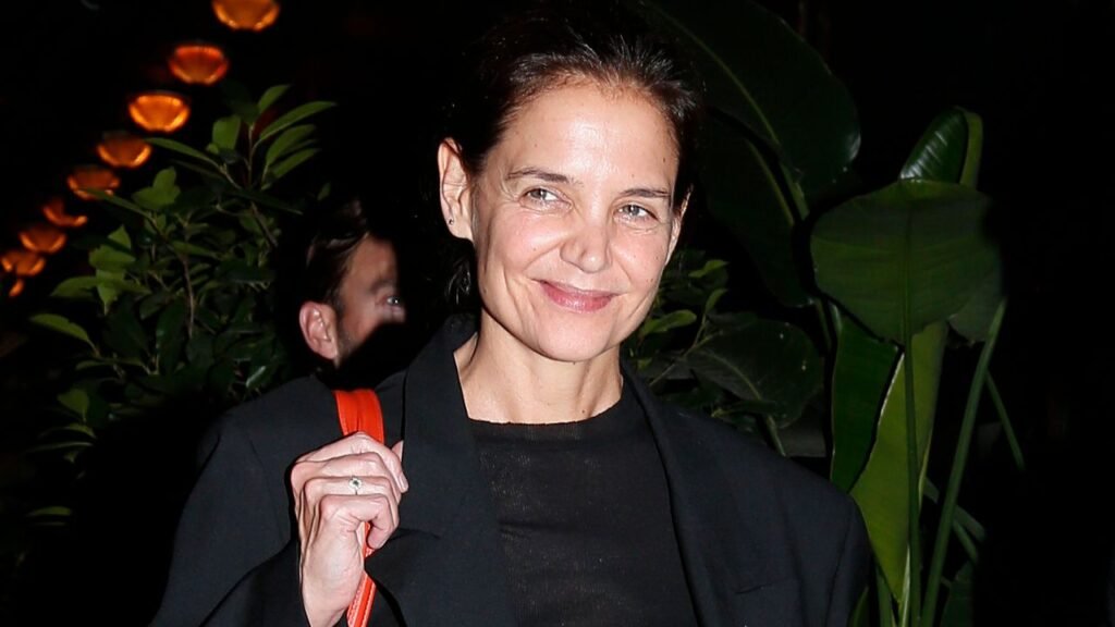 Katie Holmes Broke a Major Style Rule With the Perfect Fall Tote