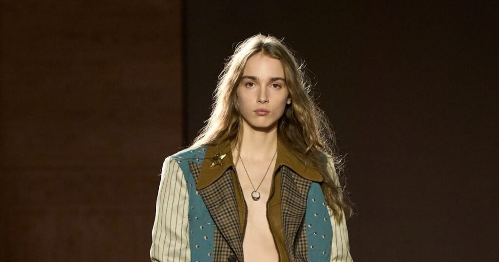 Kisslock Bags Are Fall’s Most Sophisticated Accessory Trend Kisslock Bags Are Fall’s Most Sophisticated Accessory Trend