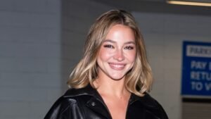 Madelyn Cline’s ‘Vanilla Taupe’ Bob Is the Cozy Fall Blonde of My Dreams