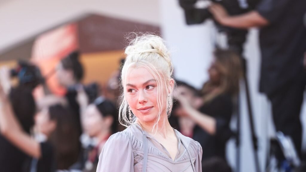 Phoebe Bridgers and Her Leg Hair Make for a Memorable Venice Film Festival Debut