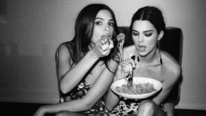 Serving Looks and Serving Snacks! Vogue’s Favorite New York Fashion Week Food Serving Looks and Serving Snacks! Vogue’s Favorite New York Fashion Week Food