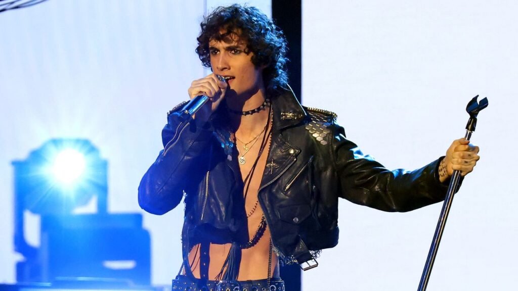 Sombr Wore George Michael’s Jacket During His 2026 MTV VMAs Tribute Sombr Wore George Michael’s Jacket During His 2026 MTV VMAs Tribute