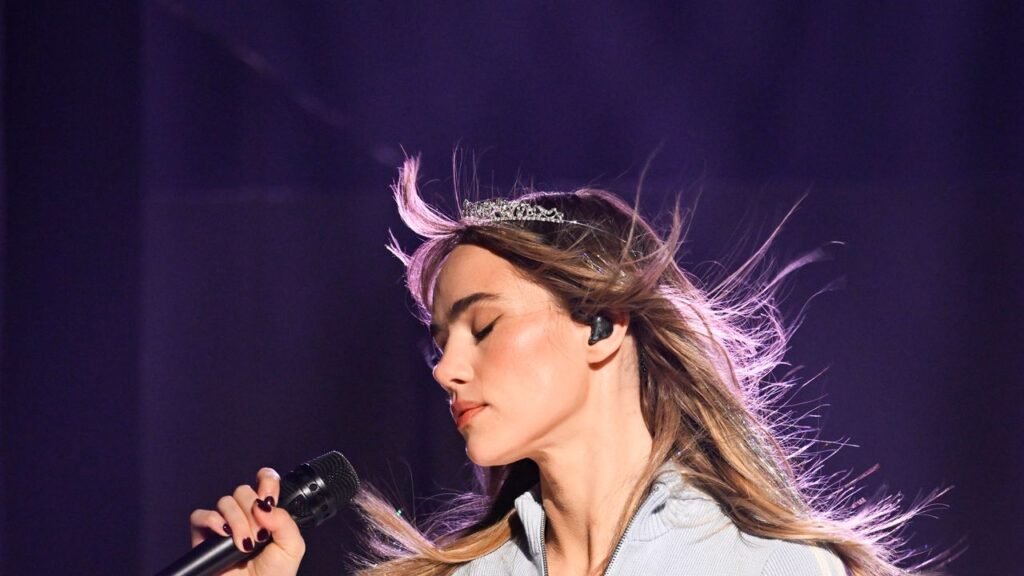 Suki Waterhouse Gives Her Hair a Disco Update Suki Waterhouse Gives Her Hair a Disco Update