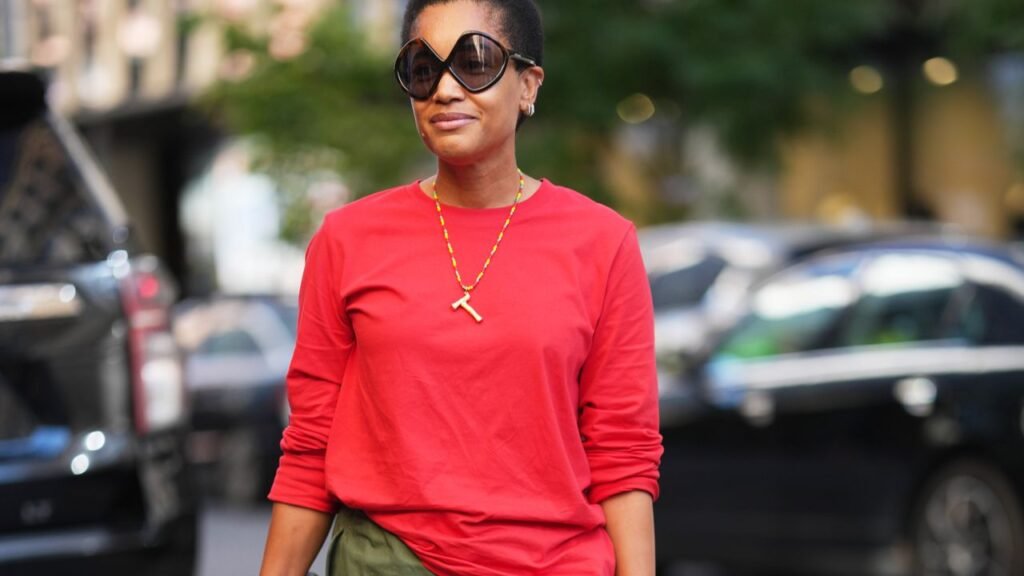 What to Wear With Olive Green Pants Beyond a Basic White Tee What to Wear With Olive Green Pants Beyond a Basic White Tee
