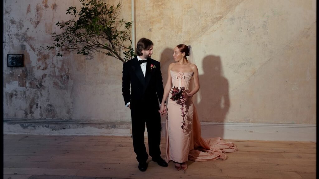 11 Winter Wedding Floral Ideas for Cold-Weather Ceremonies, From Vogue Weddings