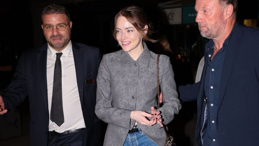 Emma Stone Gives the ’90s Jean a Chic Upgrade