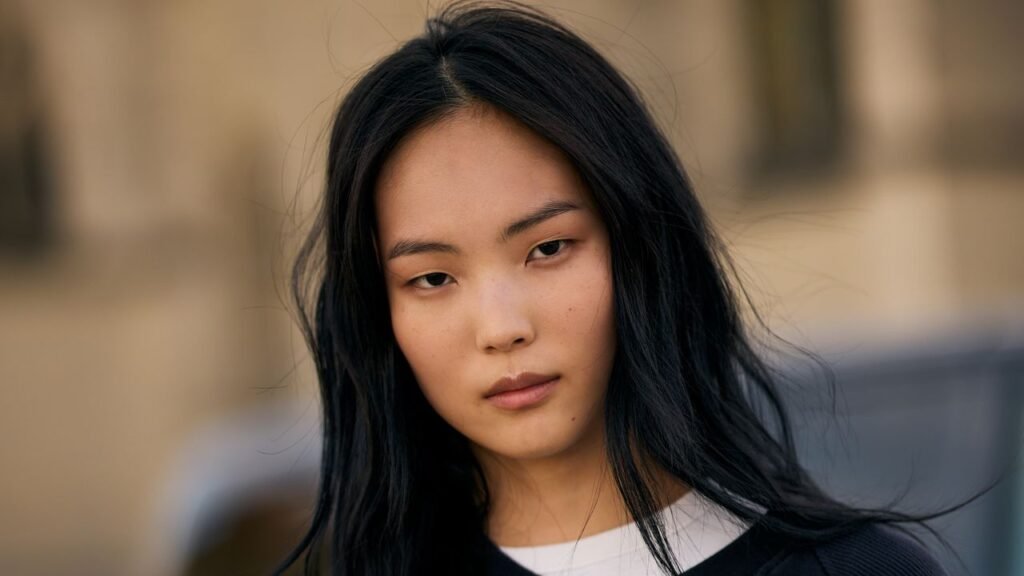 How to Blow Dry Hair Without Frizz in 7 Easy Steps
