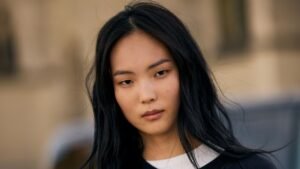 How to Blow Dry Hair Without Frizz in 7 Easy Steps