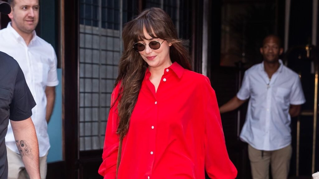 How to Wear Loafers With Jeans to Look Effortlessly Chic This Fall