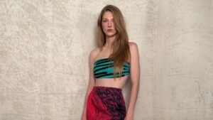 Hunter Schafer Debuts Fresh-Off-the-Runway Prada at Comic Con Hunter Schafer Debuts Fresh-Off-the-Runway Prada at Comic Con