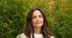 Katie Holmes’ Cashmere Sweater Is From The Banana Republic x Zankov Collab Katie Holmes’ Cashmere Sweater Is From The Banana Republic x Zankov Collab