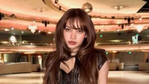 Lisa’s “Flared” Nails Are a Tribute to Thailand