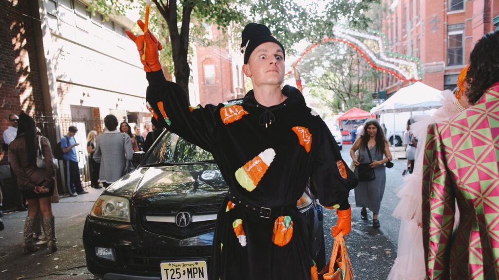 Need Halloween Inspo? Look No Further Than These IRL Street Style Pics Need Halloween Inspo? Look No Further Than These IRL Street Style Pics