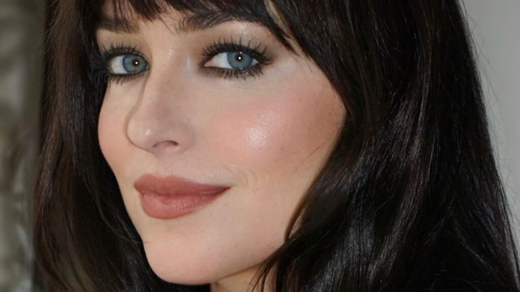 The 9 Fall Makeup Trends to Know, From Witchy Makeup to Cozy Skin